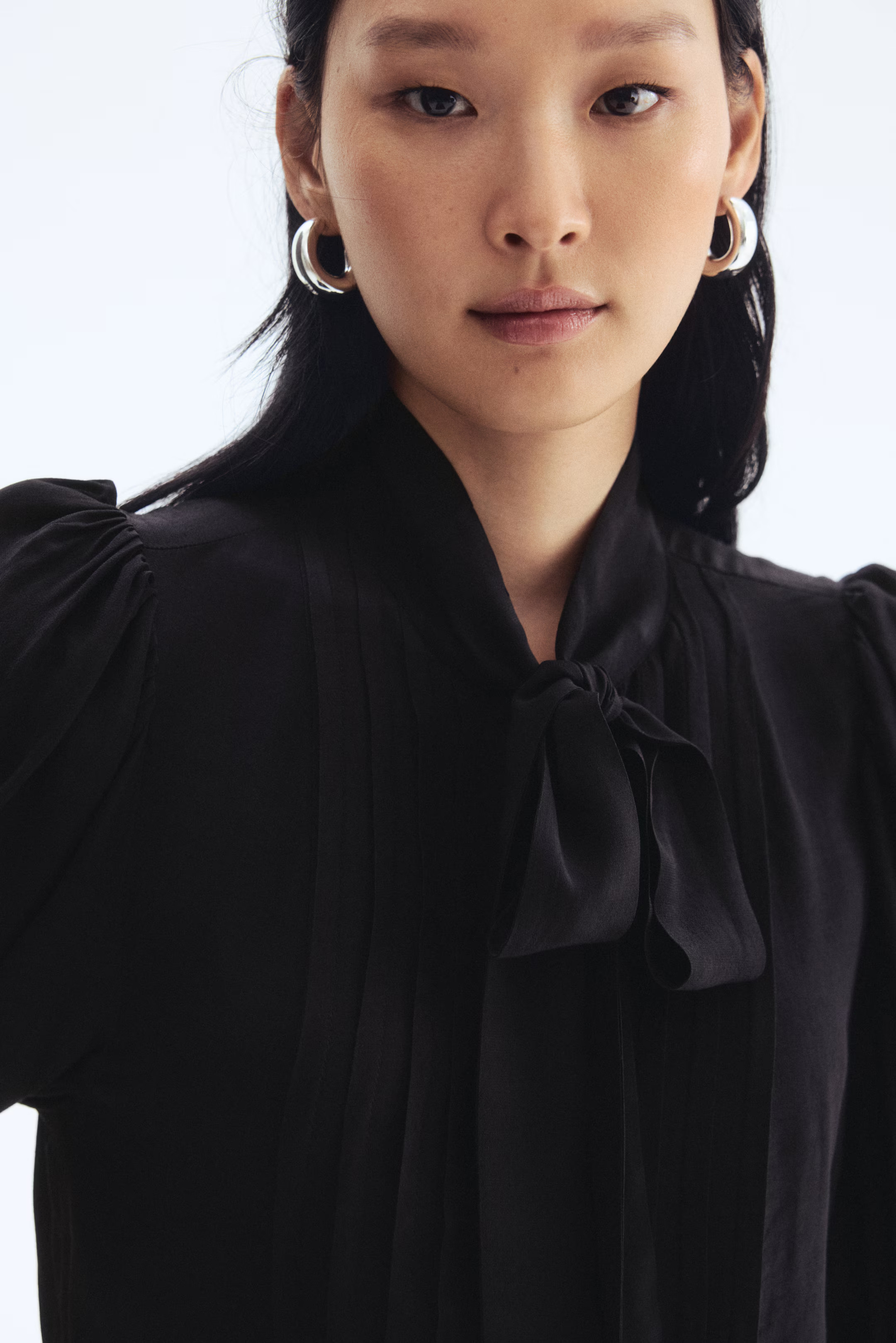 Tie-neck crêpe blouse | H&M (UK, MY, IN, SG, PH, TW, HK)