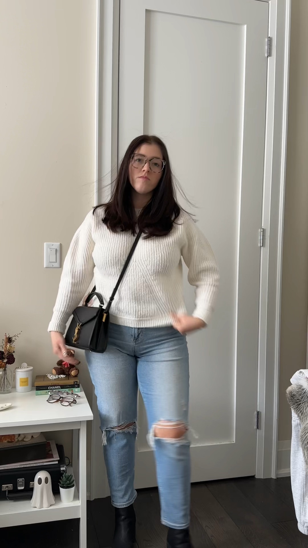 the way I had no idea how static my hair was until I edited this video
day 10/28 of sharing my outfits everyday
bringing some lighter colours today since my outfits have been so grey all week. this week I am going to try to brighten up the looks!
Outfit Details:
Sweater - Winners
Jeans - American Eagle
Boots - Call it Spring
Jacket - H&M
Purse - YSL

#LTKFashionMonth #LTKcanada #LTKwinter