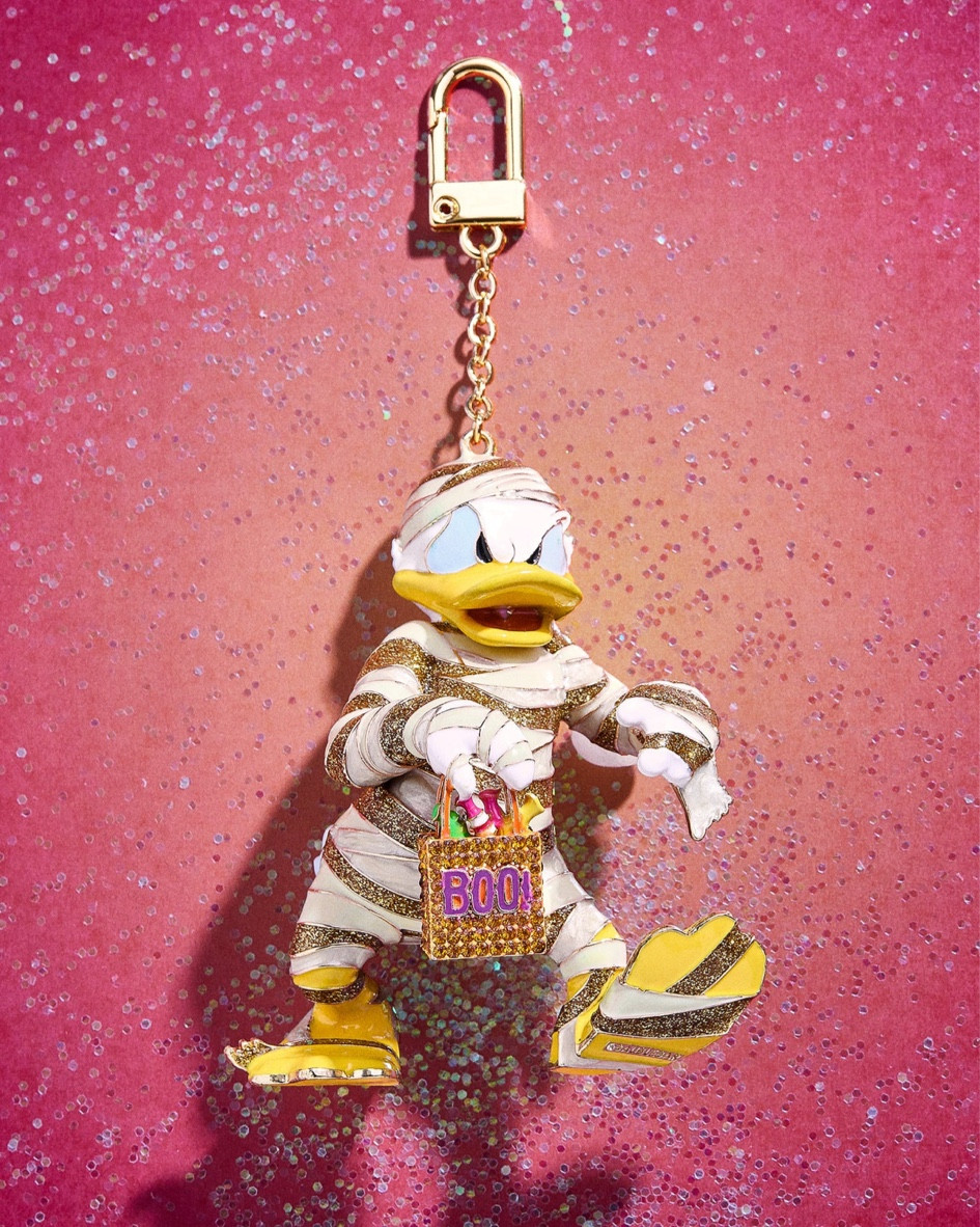 Disney and BaubleBar have released yet another adorable collaboration! This Halloween line full of accessories and bag charms is SO CUTE it’s scary!  

#LTKFindsUnder100 #LTKSeasonal #LTKHalloween