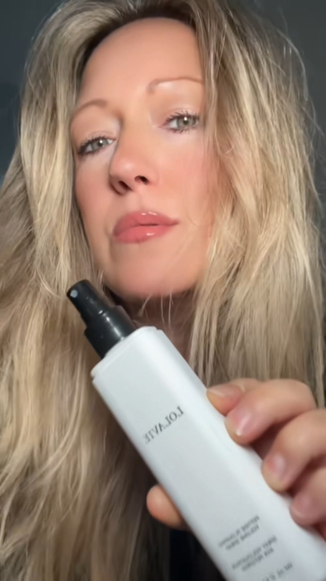 Jen Aniston peptide plumping spray for hair