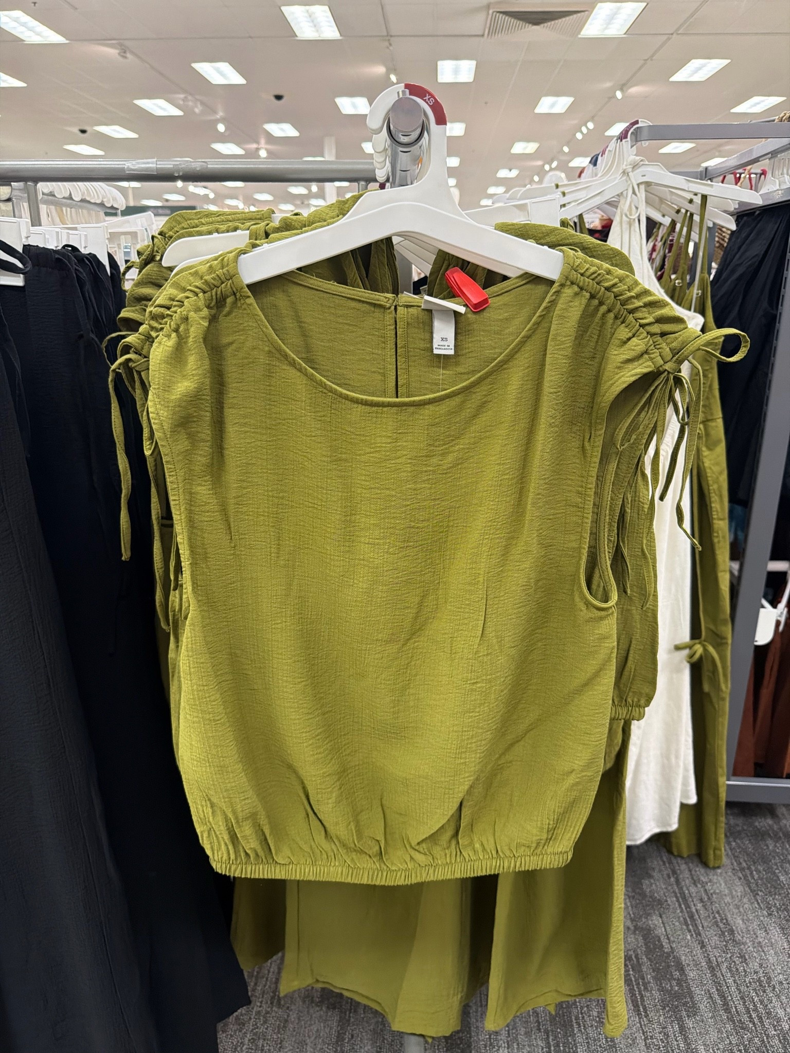 Love this fun green! Top + shorts or pants for a matching set. 💚