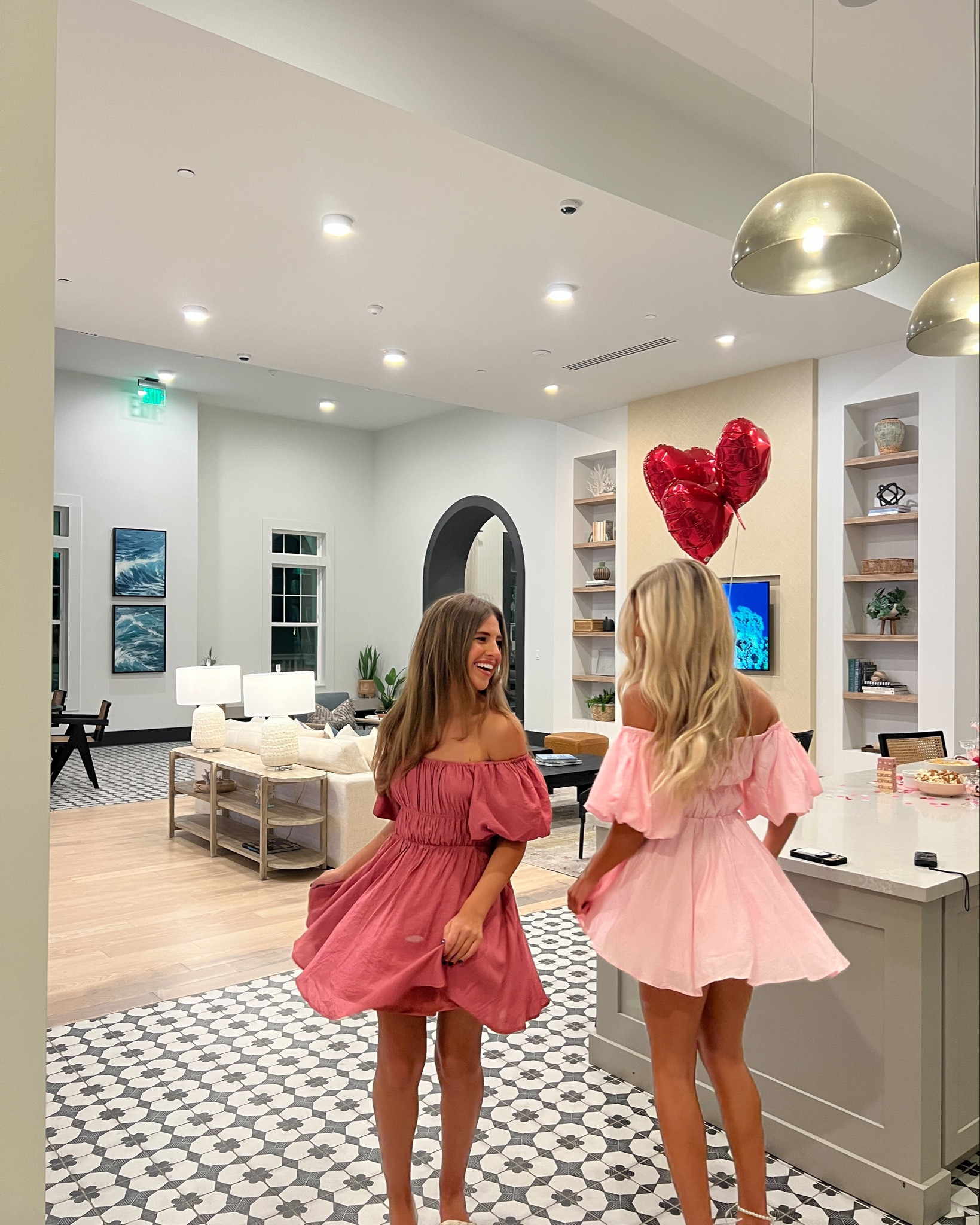 Galentines look. Still obsessed with this flowy summer dress 