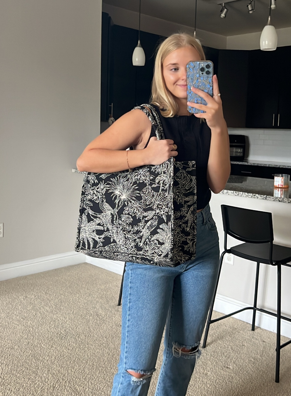 This bag is EVERYTHING!! I am so obsessed with it. I use it for work days, it’s perfect to place my laptop, iPad, and books into! 

#LTKitbag #LTKstyletip #LTKSeasonal