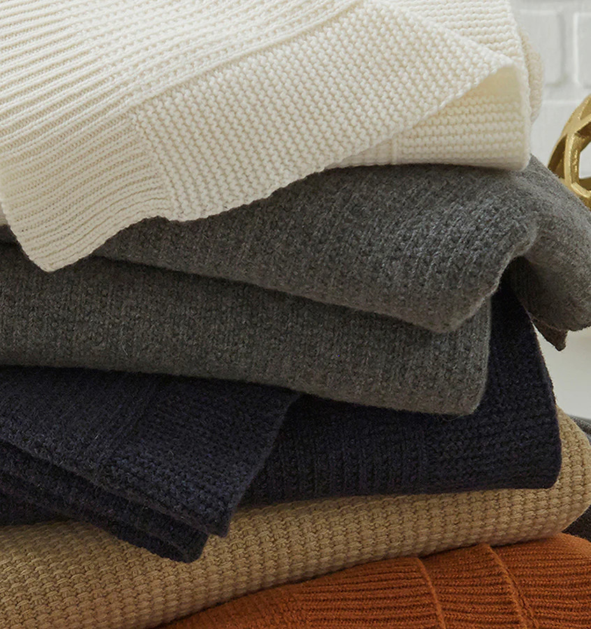 Pettra Throw | SFERRA Fine Linens