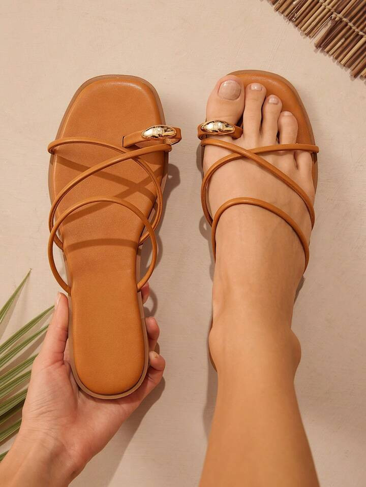SHUZIA Aesthetic Women's Sleek Camel Tan With Gold Accent Ring Toe Thong Slides– Fashionable & High-Quality Elegance | SHEIN
