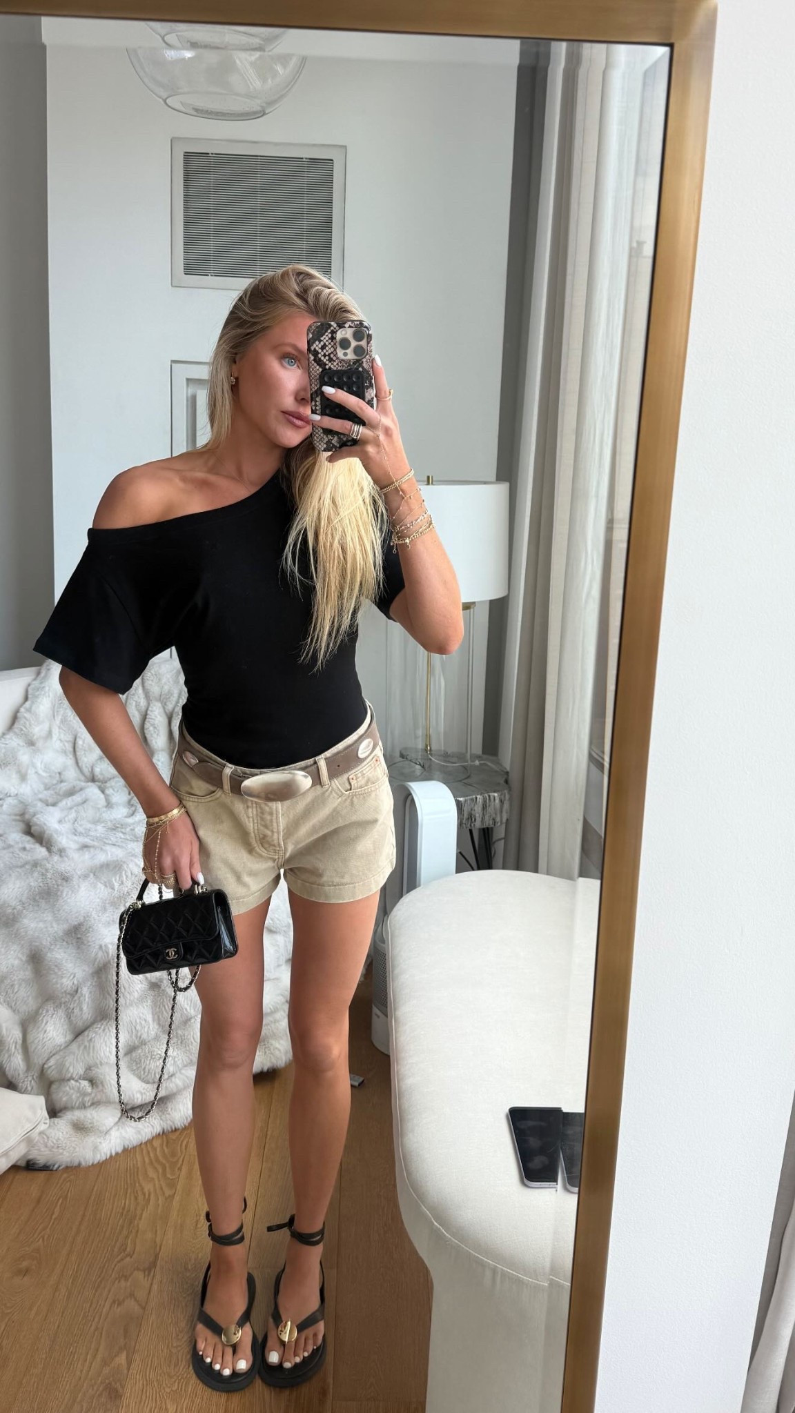 Look of the day 🖤

#LTKStyleTip #LTKSeasonal