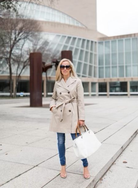 For rainy days ahead transitioning from winter into spring…the timeless trench coat.

trench coat
dark wash jeans
nudist sandal
white tote bag
dark sunglasses


#LTKSeasonal #LTKstyletip #LTKover40