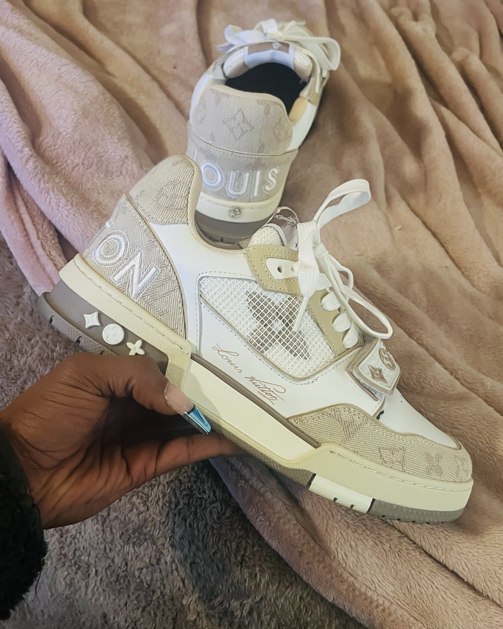 Louis Vuitton Low Top Sneakers


gifts for her, lv trainers, neutral sneaker, tennis shoes 

#LTKGiftGuide #LTKStyleTip #LTKShoeCrush