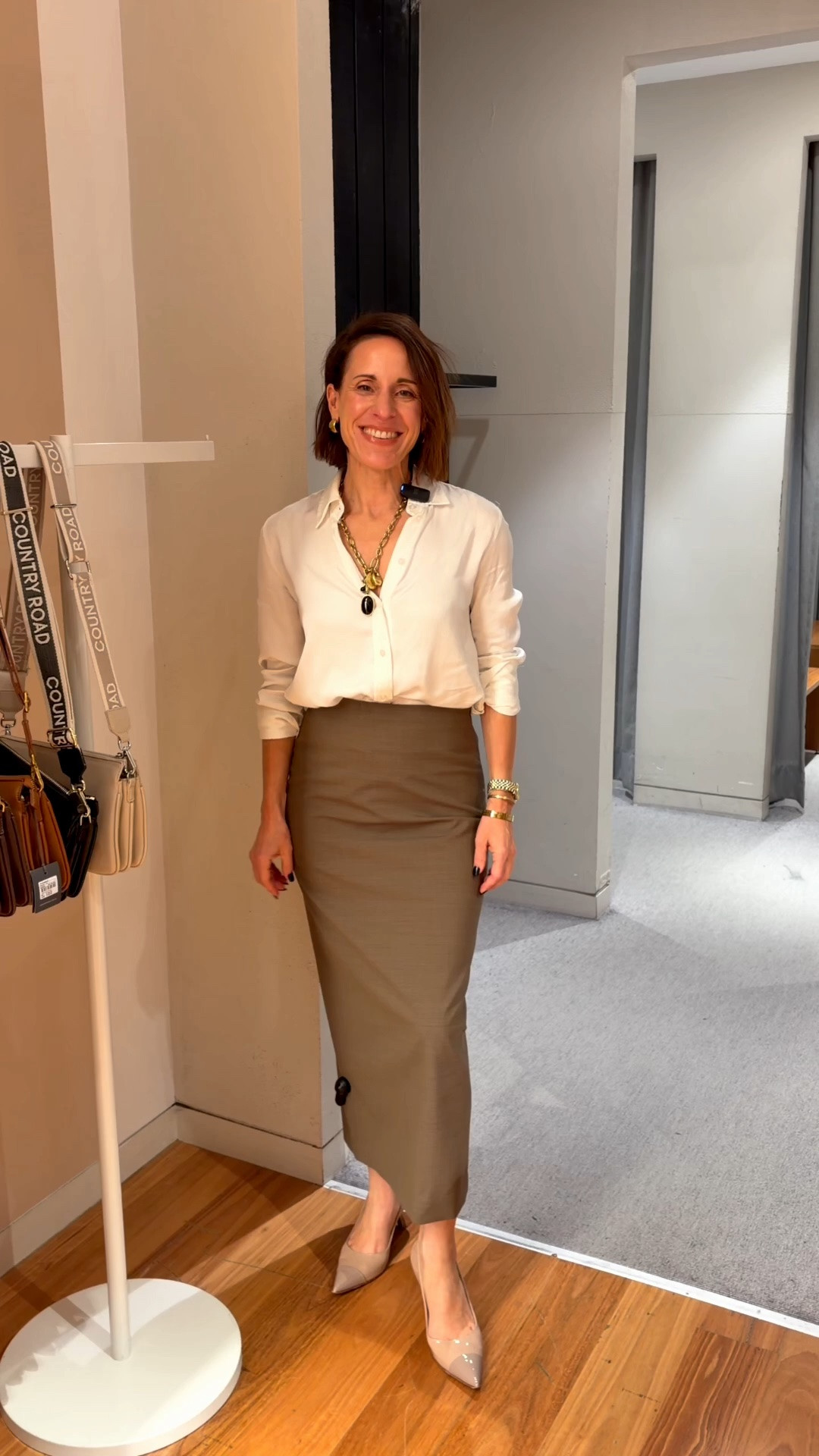 Quick skirt recommendation for my office girlies.
Such a great piece that’s flattering, comfortable (elastic waist) and super easy to outfit.

#LTKaustralia #LTKworkwear #LTKstyletip
