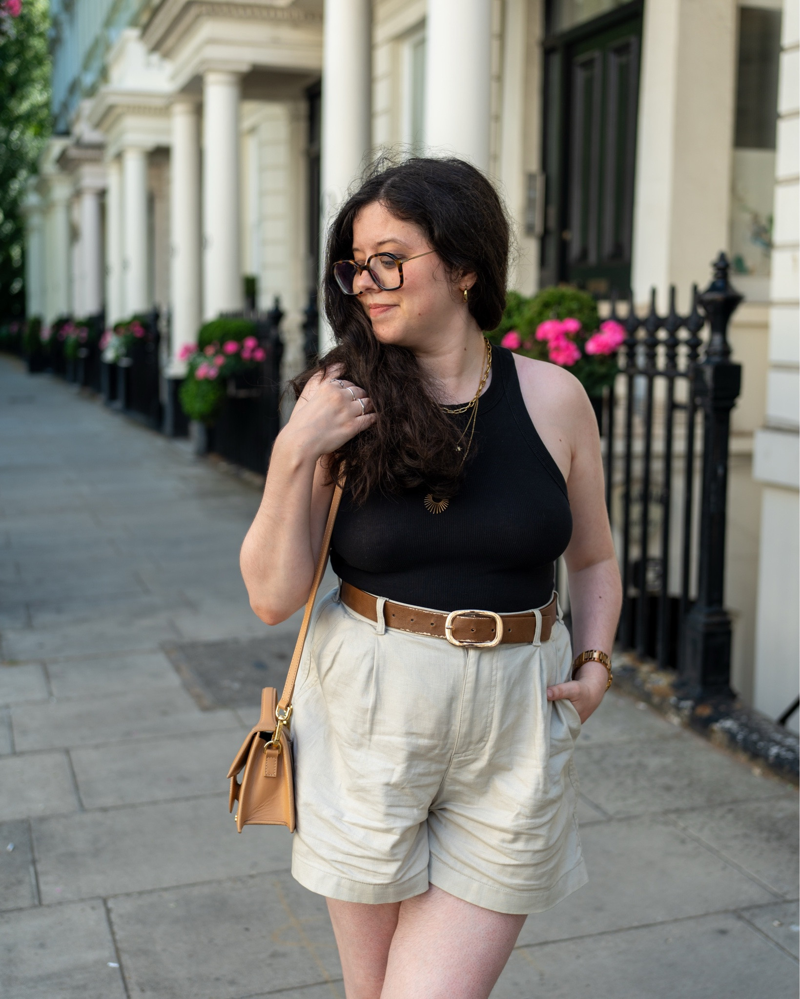 Cet été, mon combo préféré, c’est un top noir et un short en lin beige 🙈
C’est tout simple, mais c’est le genre d’association qui fonctionne à tous les coups et que je ne me lasse pas de porter.

Et toi, c’est quoi ton uniforme de l’été ?

#LTKsummer #LTKstyletip #LTKmodest