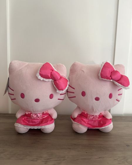 This is the Pink Monochrome Hello Kitty Plush that’s super cute and super soft!!!💕😍 She’s not small, she’s 12 inches tall! Only $19.97 @walmart ☺️ It’s part of the Super Pink Series! My Melody, Kuromi and Cinnamoroll all are a part of it! They are all dressed up with the prettiest details of satin like fabric, lace, and ribbons!!🎀🤩 This will make a great gift for any Hello Kitty fan or collector!🩷😁






Gift idea, hello kitty, Walmart, toys, stuffed animal, plush, hello kitty plush, hello kitty collector, Sanrio, cuddly, cute finds, Walmart finds, birthday gift


#LTKkids #LTKfamily

#LTKGiftGuide