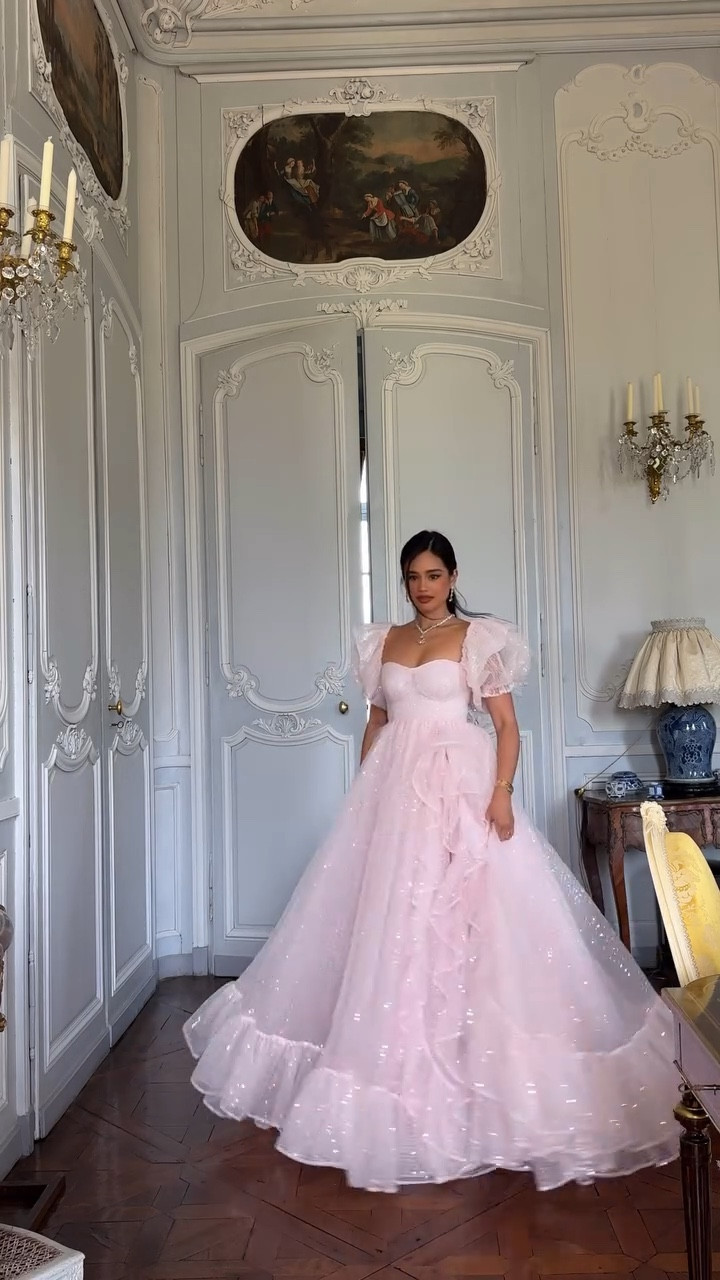 A little glimpse of this beautiful weekend. I will share more about the place where I am staying soon! 🤍 and for the dress: comment Princess for the link of this dress and use code JARINPAT for 10% off sitewide :)

Staying at @chateaudebouceel 🧳