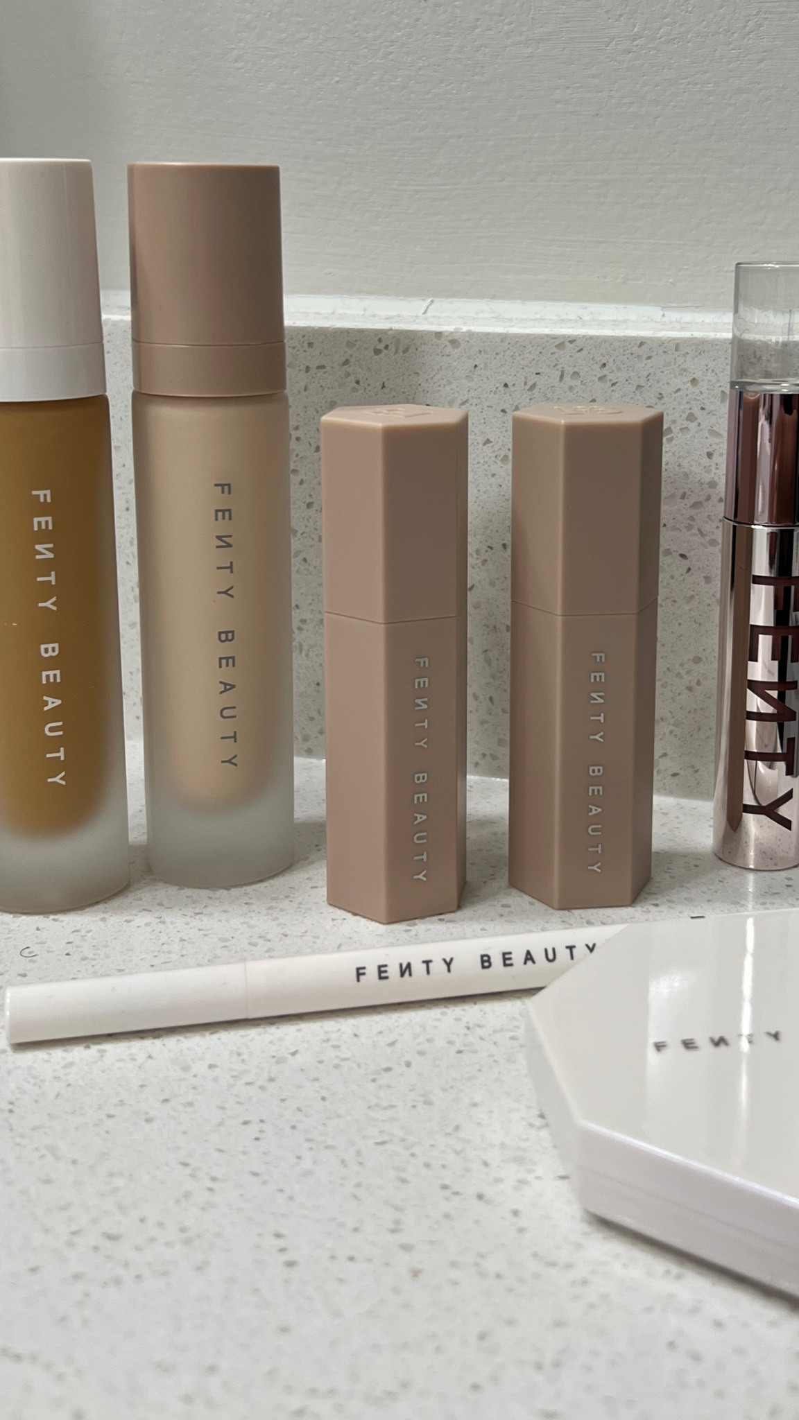 Fenty Fab Stop

#MakeupFinds #FentyBeauty #FentyMakeup #MakeUp

#LTKStyleTip #LTKBeauty #LTKFindsUnder50