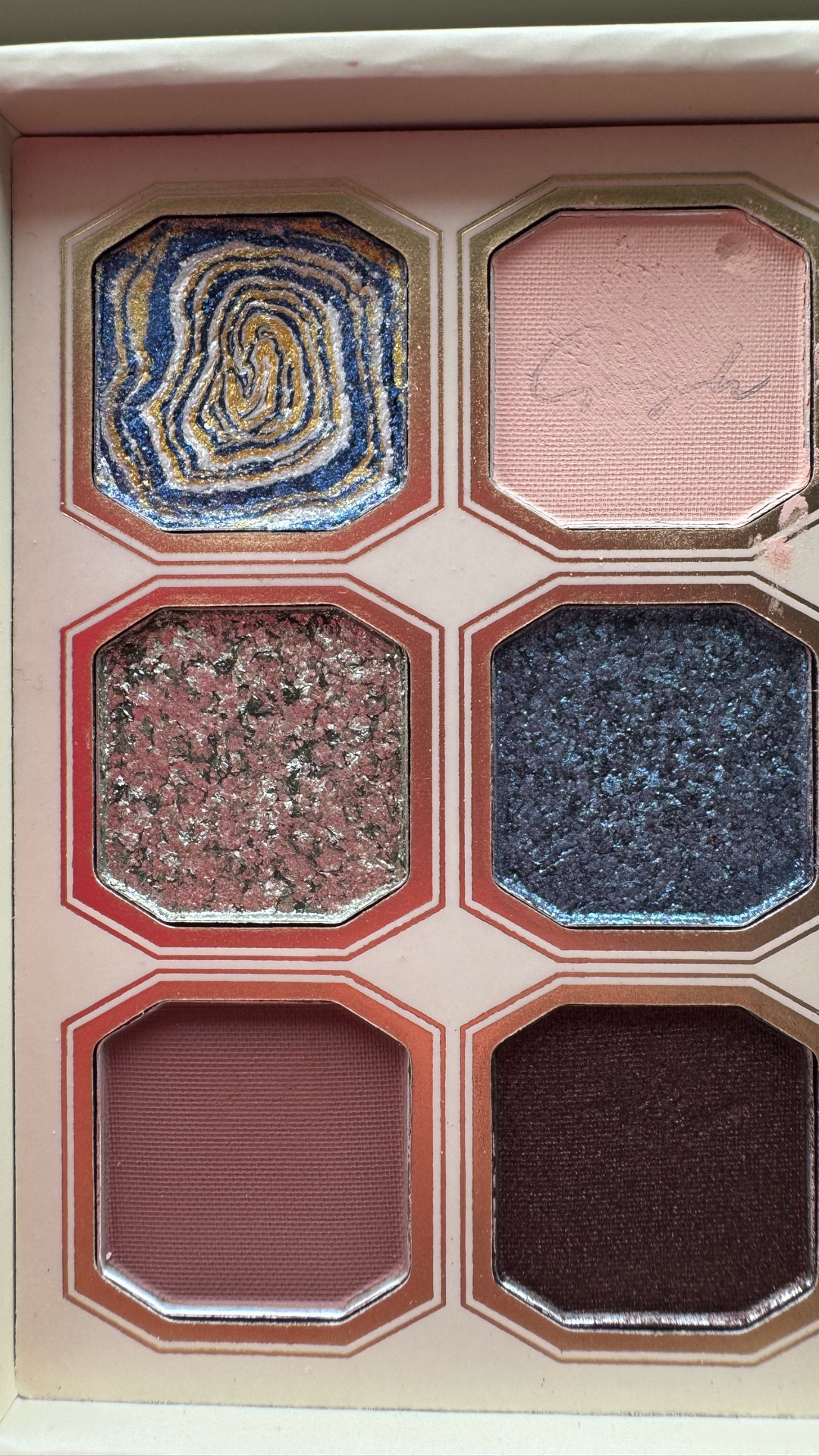 A palette much like a painter’s.

Starry Night, reimagined for a different kind of brush.

Art inspired makeup with the Millefee Starry Night eyeshadow palette. 
.
.
.
.
.
.
.
.
.
.
#curatedbeauty #artinspiredmakeup #makeupisart #eyeshadowpalette #millefee

#LTKBeauty #LTKgrwm #LTKselfcare