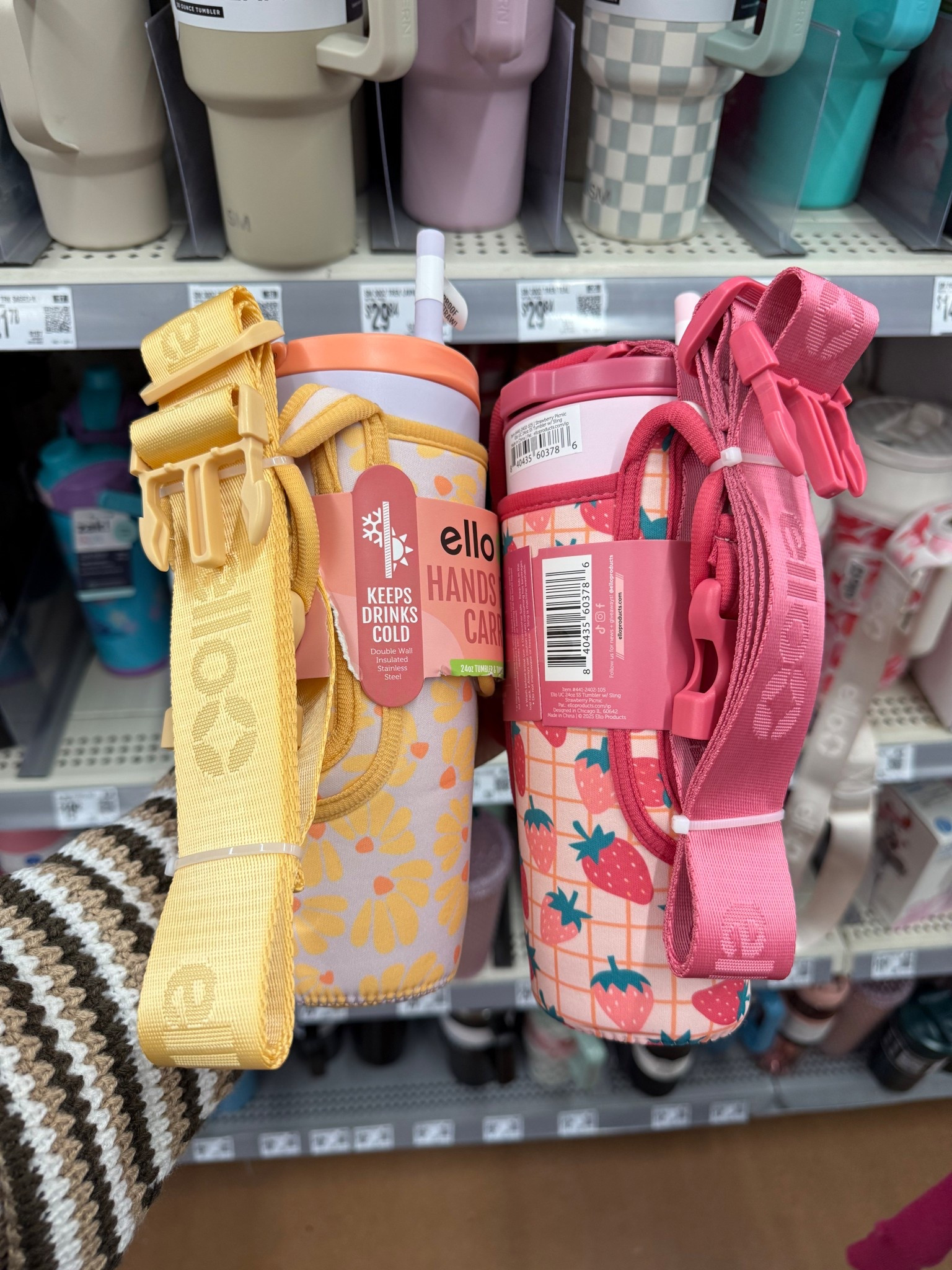 I didn’t know I needed a tumbler with a purse strap until now — obsessed.
It’s the perfect hands-free cup for moms, multitaskers, and anyone who’s constantly juggling a million things. Total game changer.