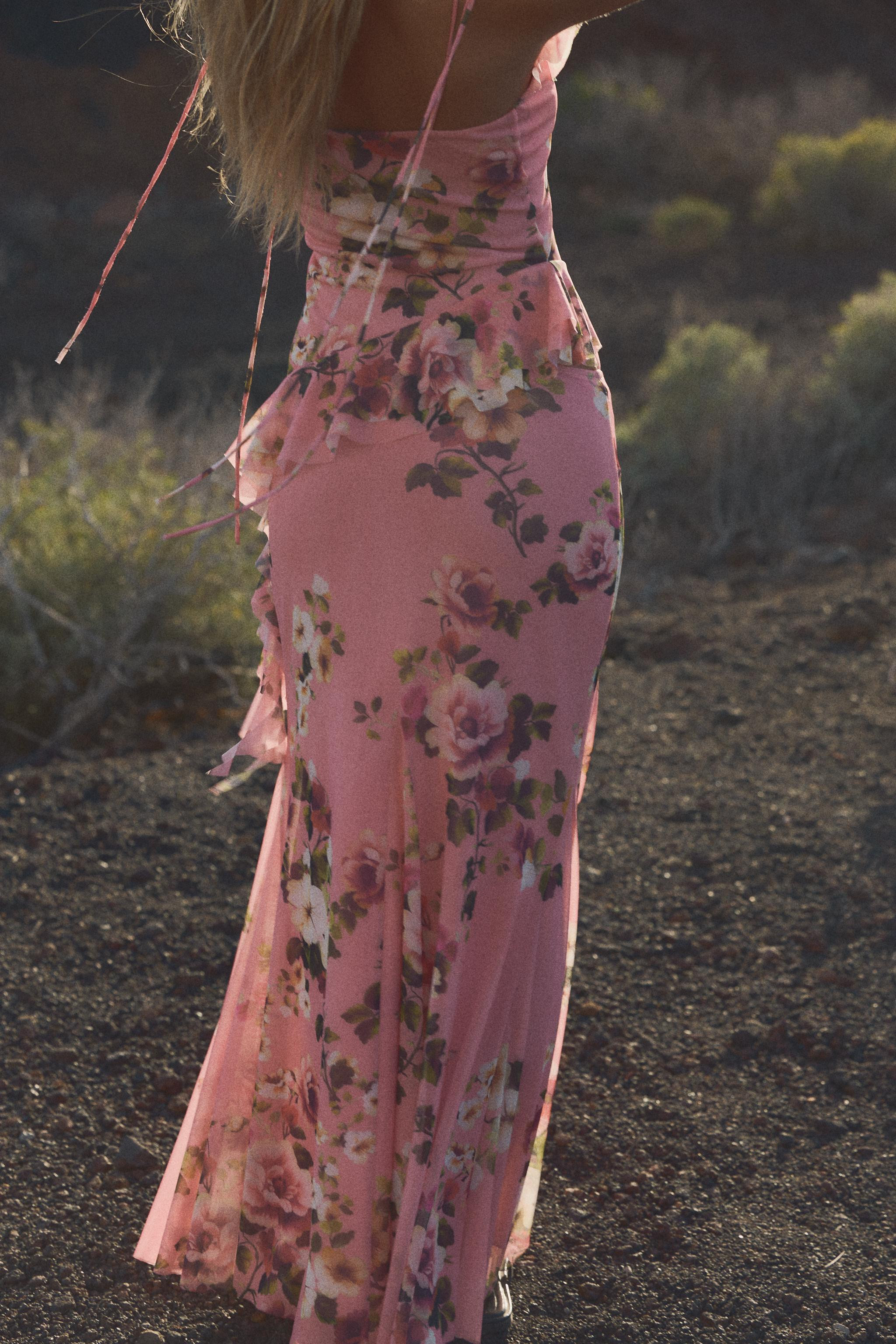 Long, high-waisted skirt with elastic waistband. Interior lining. | Zara US