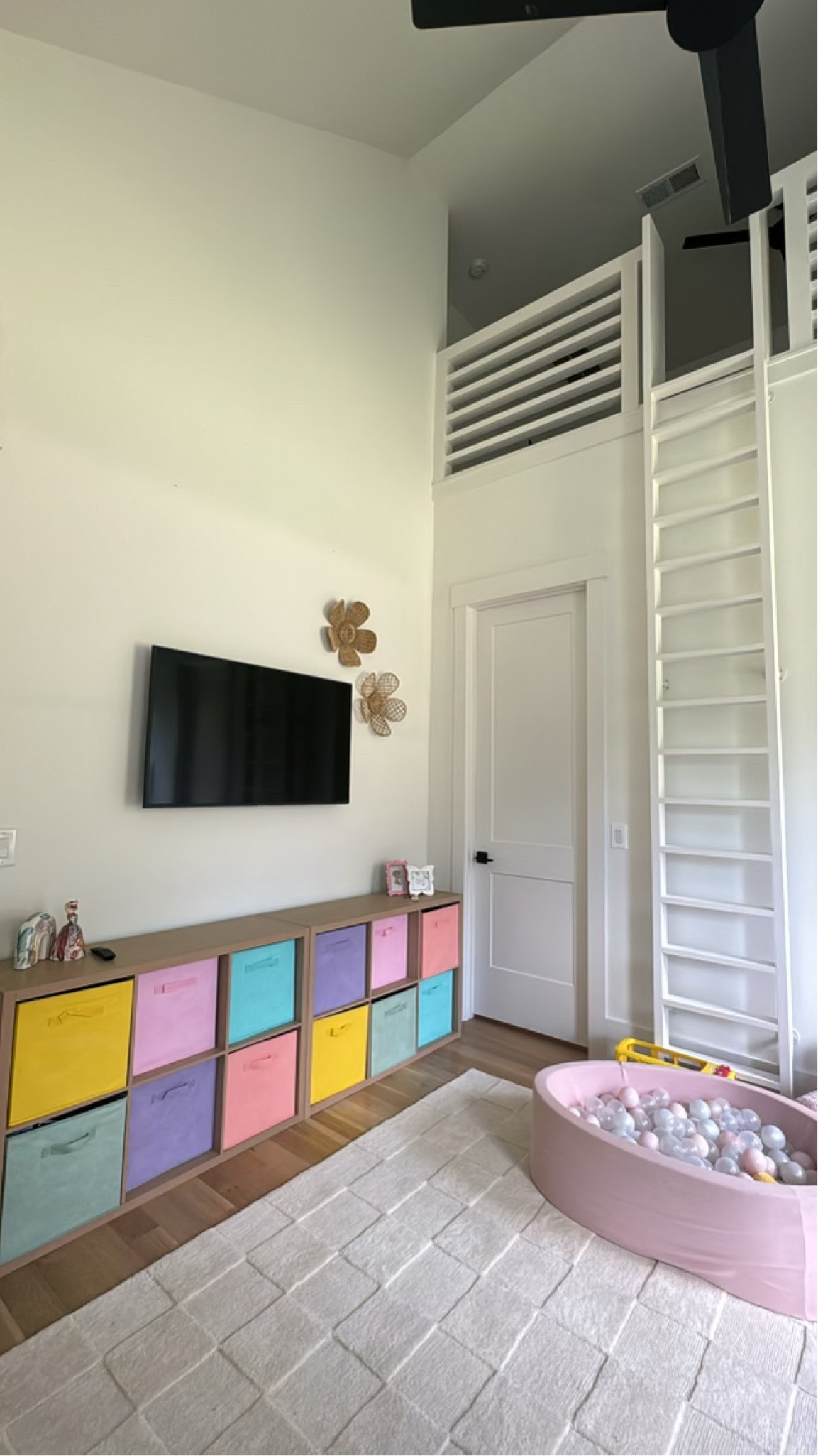 The cutest flower details!