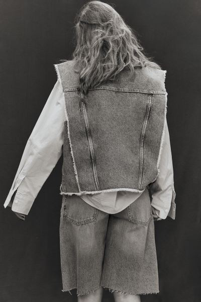 Frayed-edge Denim Vest - Sleeveless - Short - Light denim blue - Ladies | H&M US | H&M (US + CA)