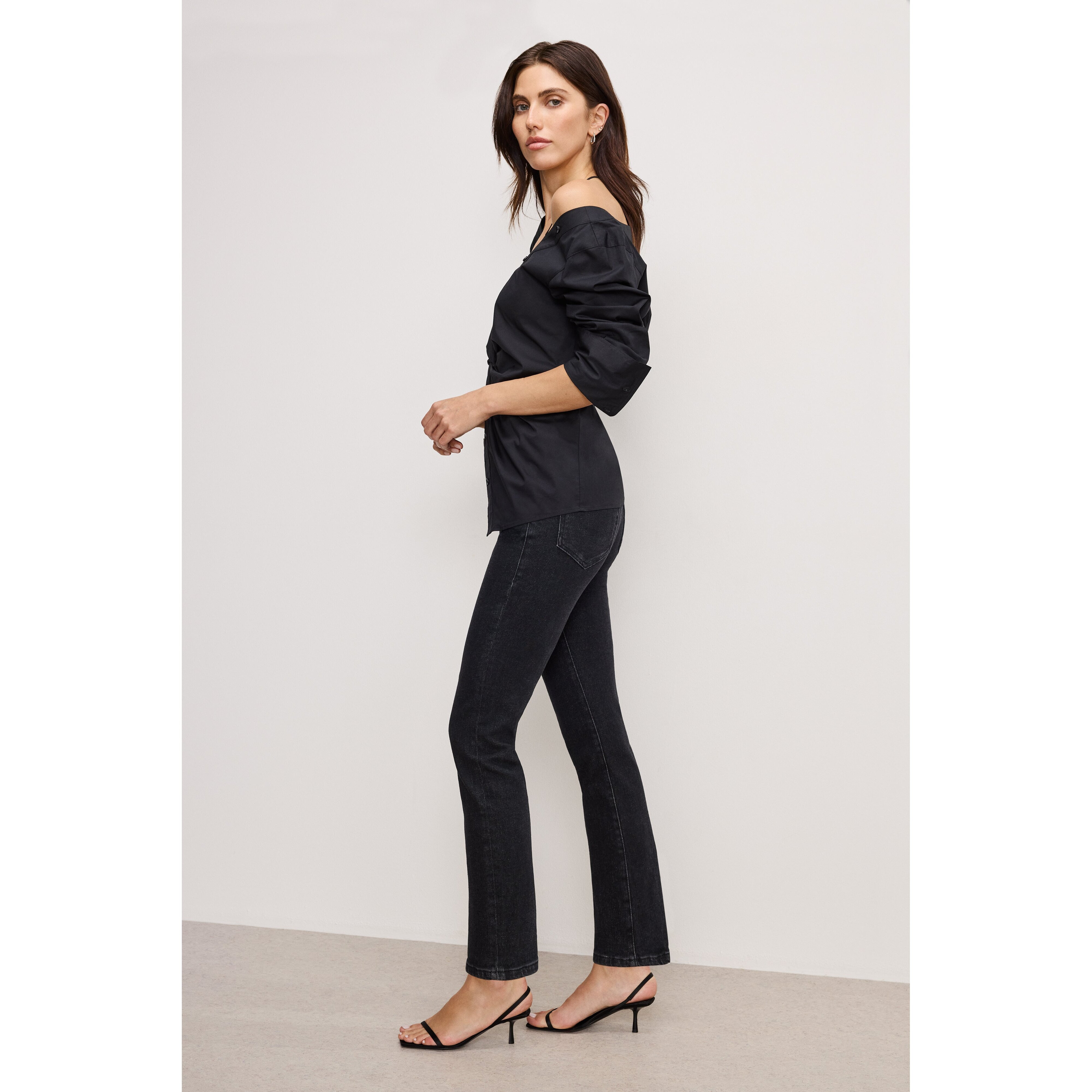 Women's Good Legs Straight Jeans | Extra Stretch, Flat Tummy Tech, Gap-Proof Waistband | Black, Size 8 | Good American by Khlo� | Good American