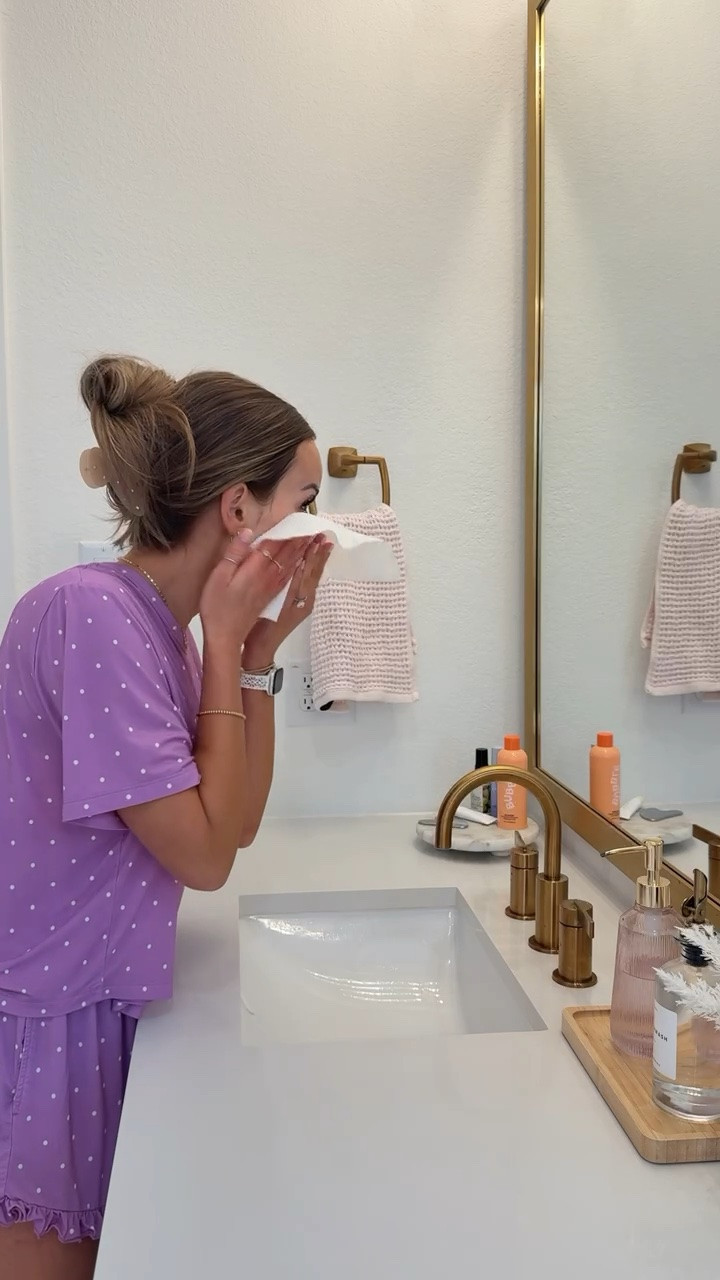 Squeezing in self care time as a mom can be challenging, but this quick skincare routine helps me reset 🙌🏼 #amazoncreatorfinds

Skincare mom favorites Amazon finds affordable skin beauty must haves trending

#LTKmomlife #LTKBeauty #LTKgrwm