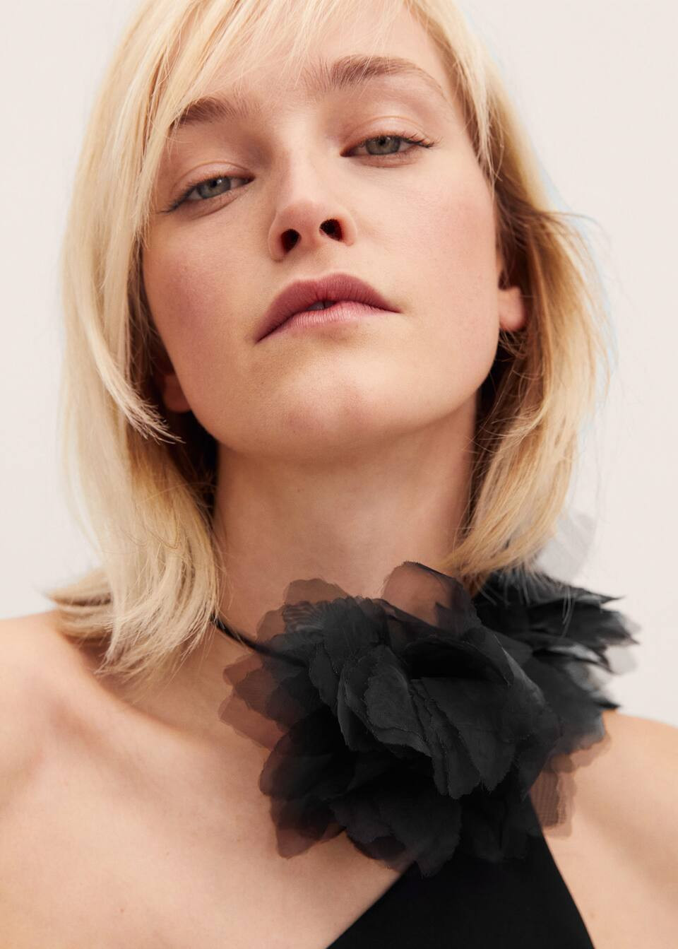 Çiçek detaylı asimetrik elbise -  Kadın | Mango Türkiye | Mango turkey