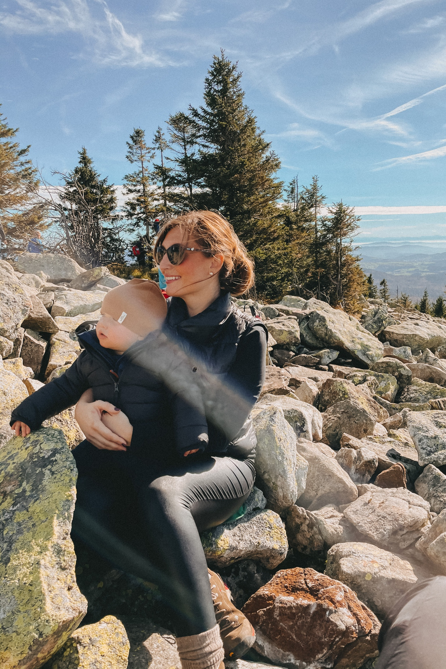 Hiking Day 🍂 Zum wandern 🥾 ziehe ich immer super gerne Leggings an. Sie sind super bequem und sehen stylisch aus. Die Wanderschuhe habe ich euch ebenfalls verlinkt ❤️

#LTKSeasonal #LTKkids #LTKstyletip