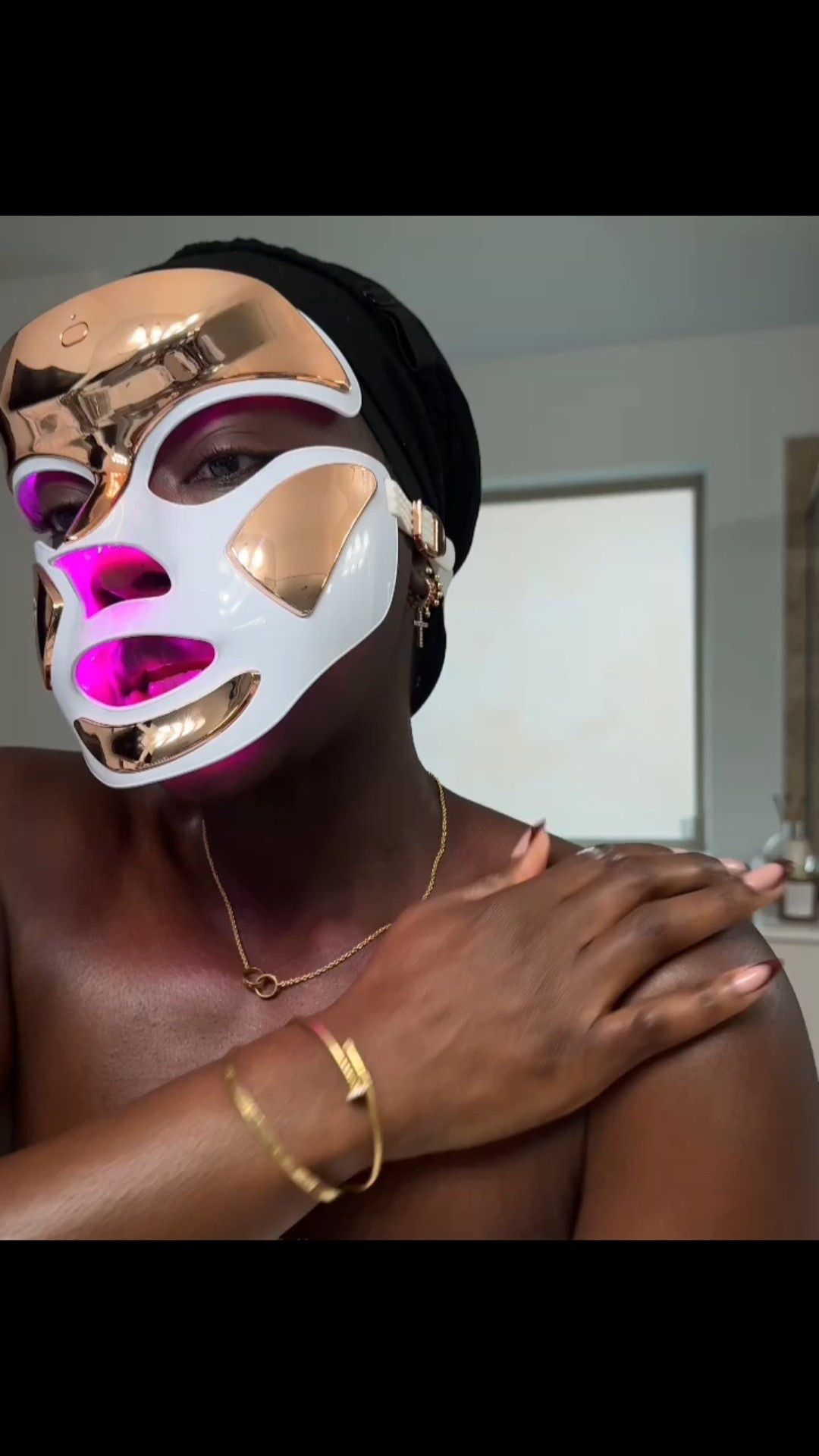 This smells so sweet and decadent! The shimmer that it leaves behind is cute, too! Perfect holiday gift for you or someone you love, this season. 

#LTKVideo #LTKHoliday


#LTKBeauty #LTKStyleTip