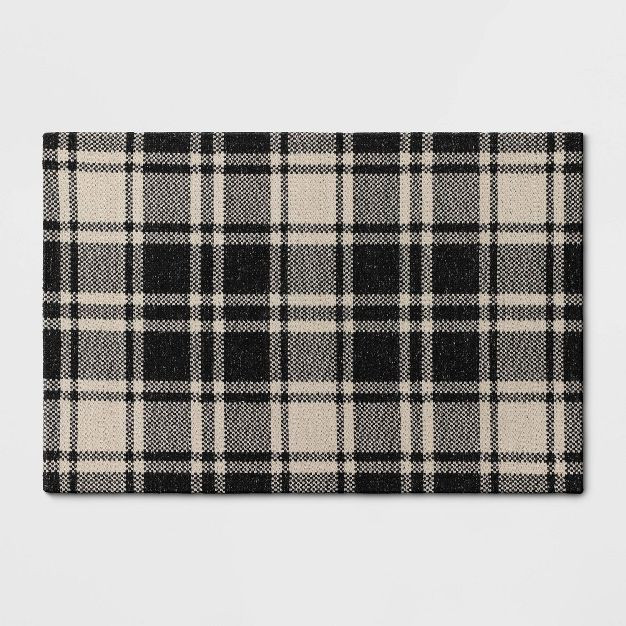 2'x3' Indoor/Outdoor Woven Tapestry Plaid Rug Black - Threshold™ | Target