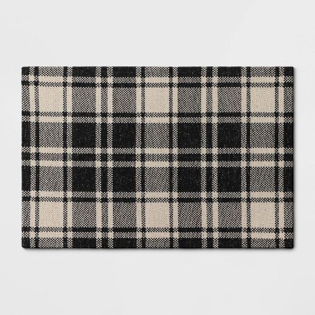 2'x3' Indoor/Outdoor Woven Tapestry Plaid Rug Black - Threshold™ | Target