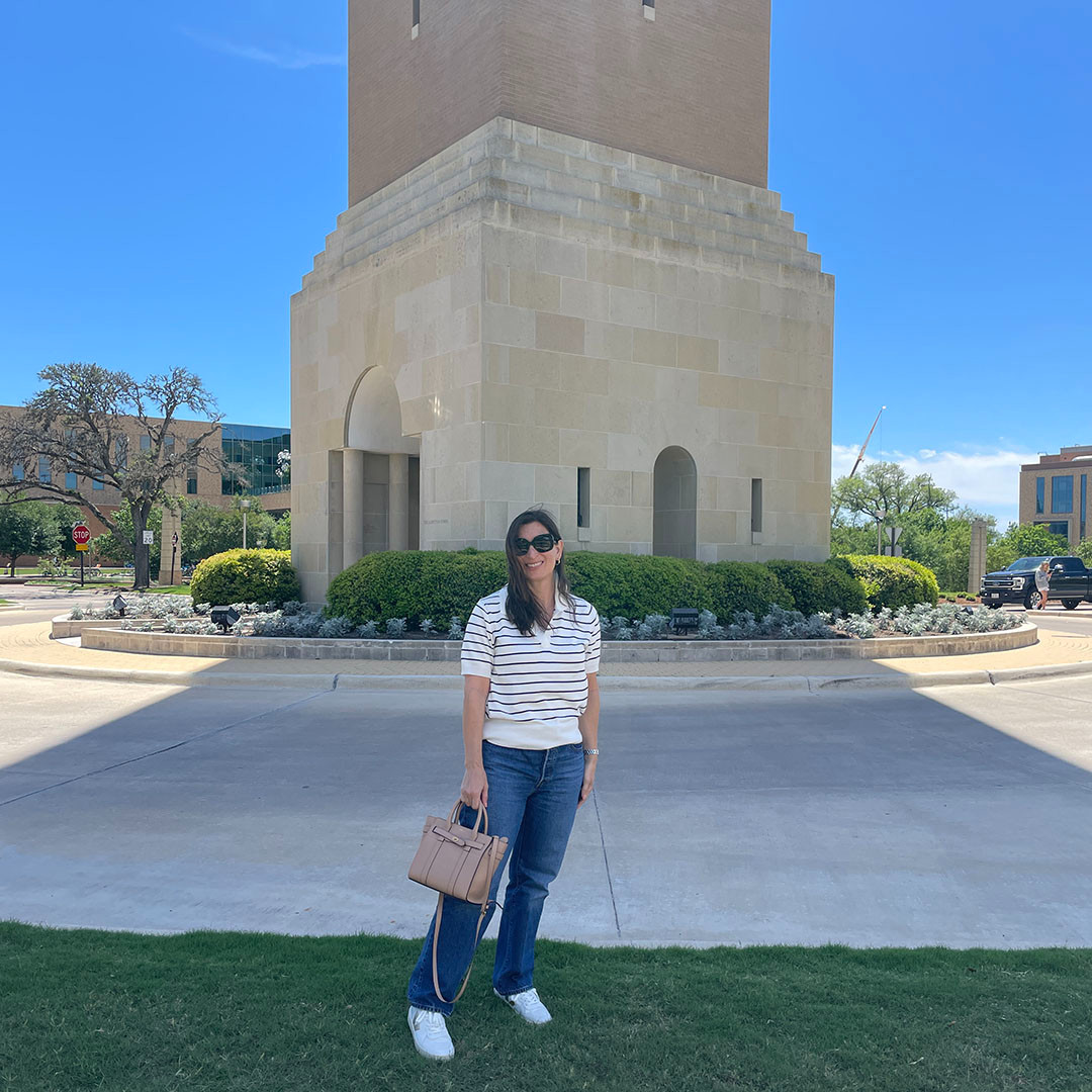 Casual spring outfit for college tours. Love these comfy sneakers for lots of walking! 

 #LTKootd #LTKmomlife #LTKPetite