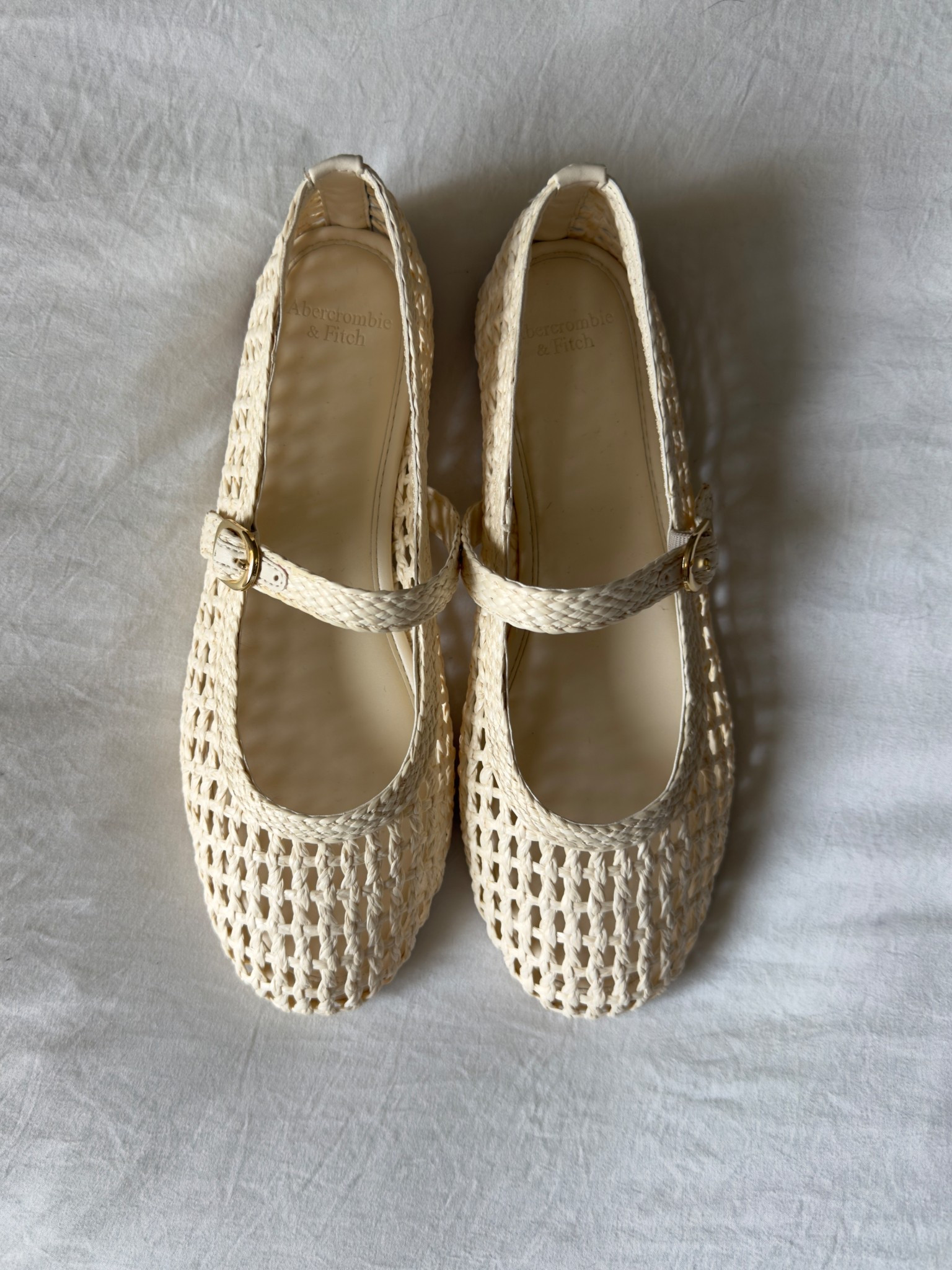 So excited about these flats 🫶

#shoes #flats #abercrombie #cuteshoes

#LTKWorkwear #LTKootd #LTKSeasonal