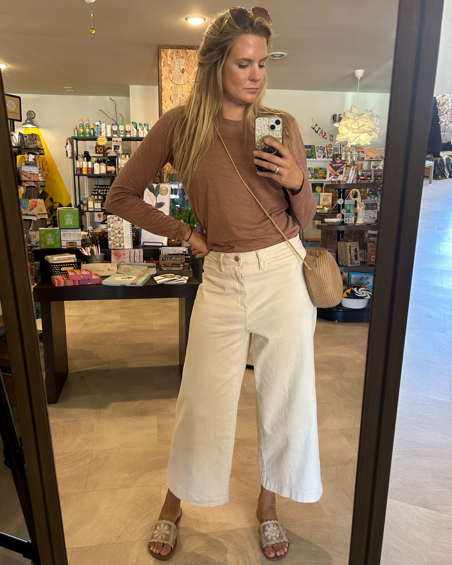 No matter your style, size, or body shape, there’s a pair of wide-leg pants for everyone! #croppedjeans #widelegjeans #jeans #casualoutfit #longsleevetee #easyoutfit #basicoutfit

#LTKFindsUnder100 #LTKStyleTip #LTKU