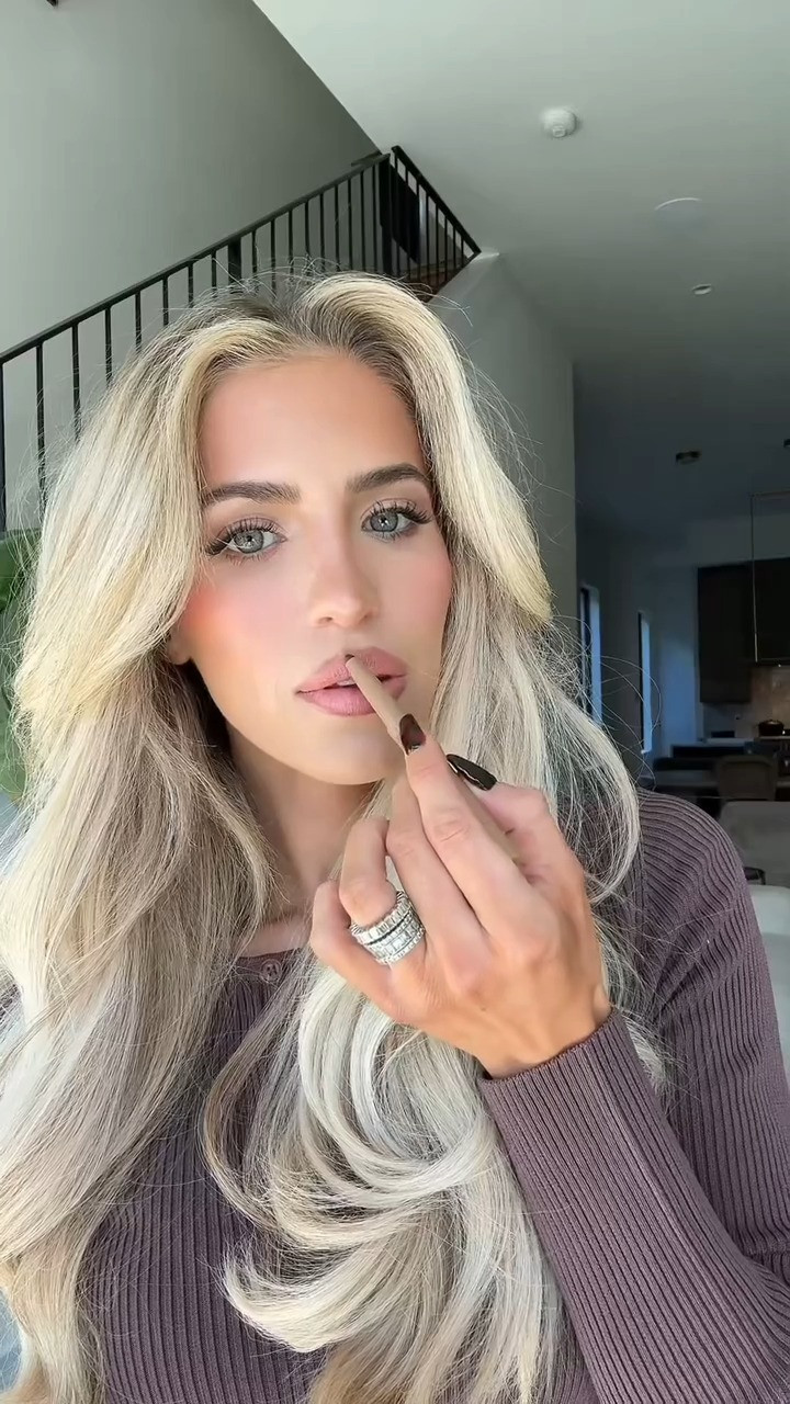 POV: you haven't been using Rhode lip liner to its fullest potential


 

 #LTKdayinmylife #LTKgrwm #LTKBeauty