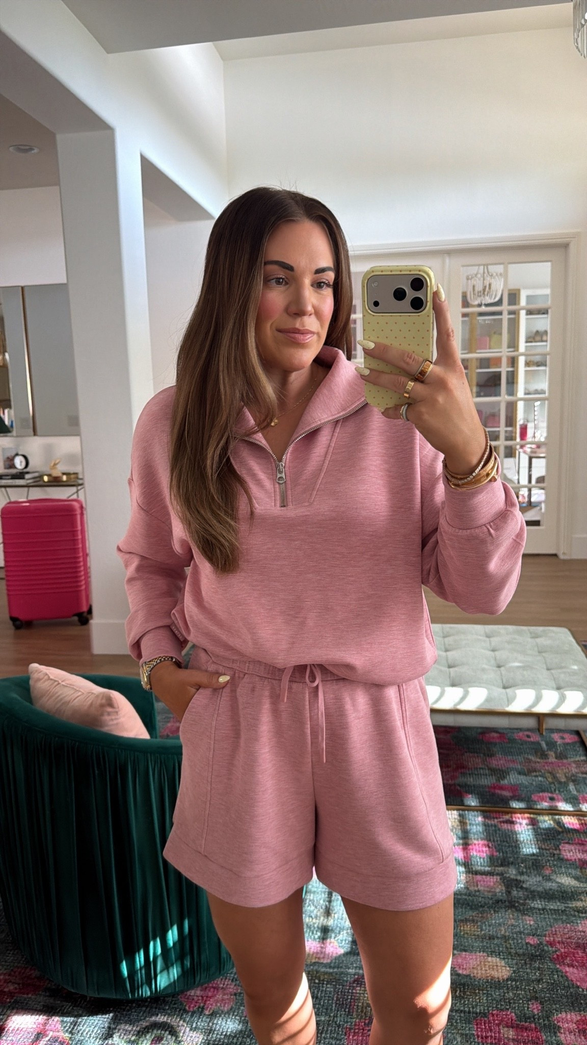 curvy midsize comfy chic travel look! wearing size medium in top (runs big, size down!) and size large in shorts. love the rose color 💕

#LTKTravel #LTKMidsize #LTKSeasonal