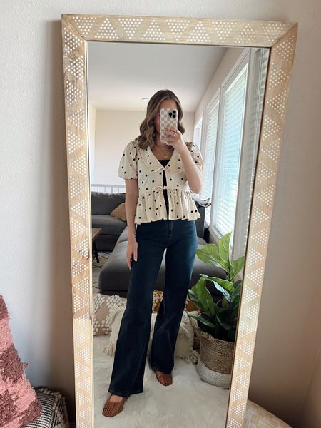 Teacher outfit idea🍎 wearing a xs top and size 0 jeans

Teacher style | classroom outfit idea | teacher outfit | classroom style | spring style | outfit idea 




#LTKStyleTip