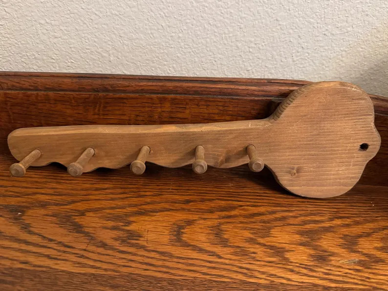 Adorable Key shaped hanger with 5 pegs. There are two metal brackets on the back for easy hanging... | Etsy (US)