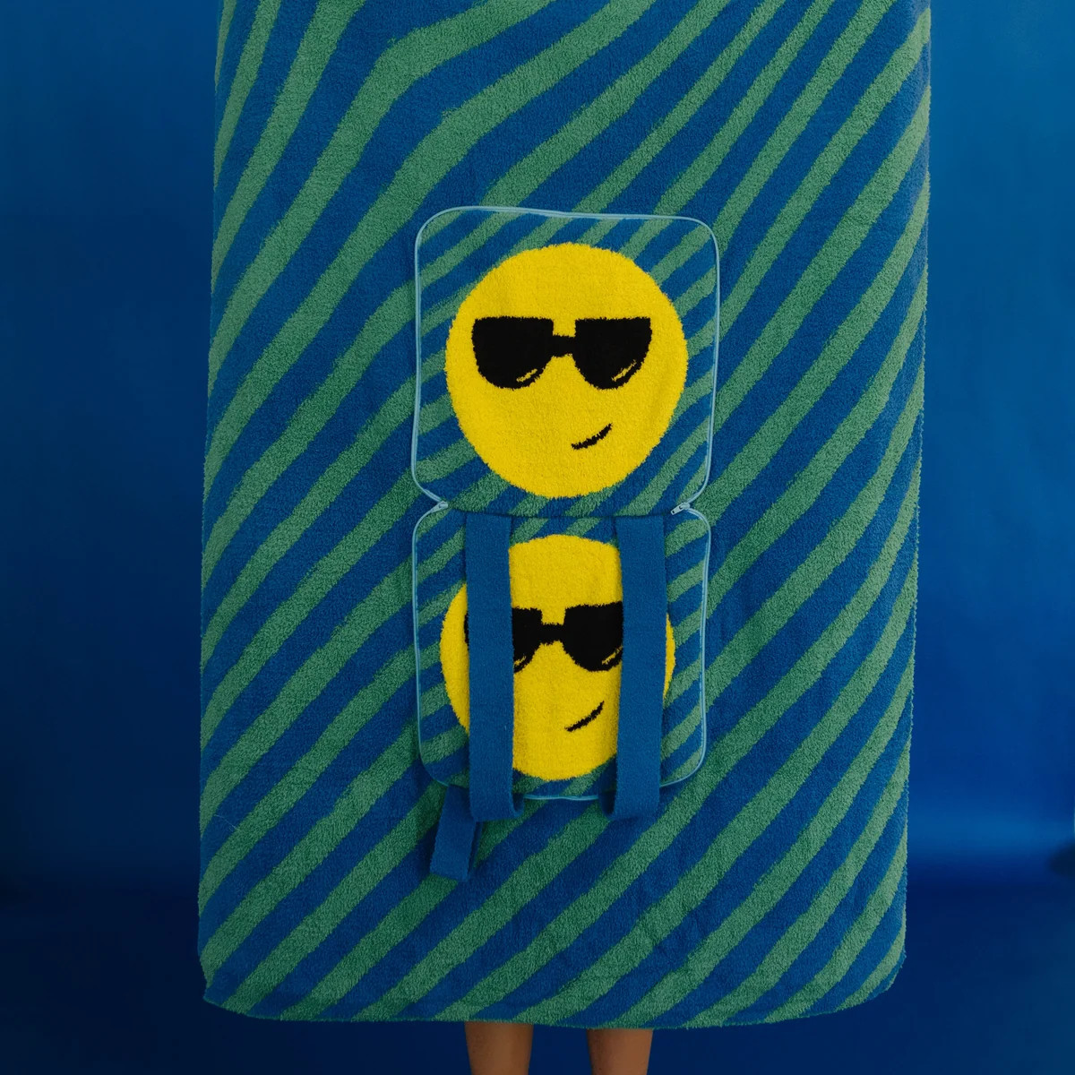 Smiley Backpack Quillow 40x50 | Staykation | Staykation