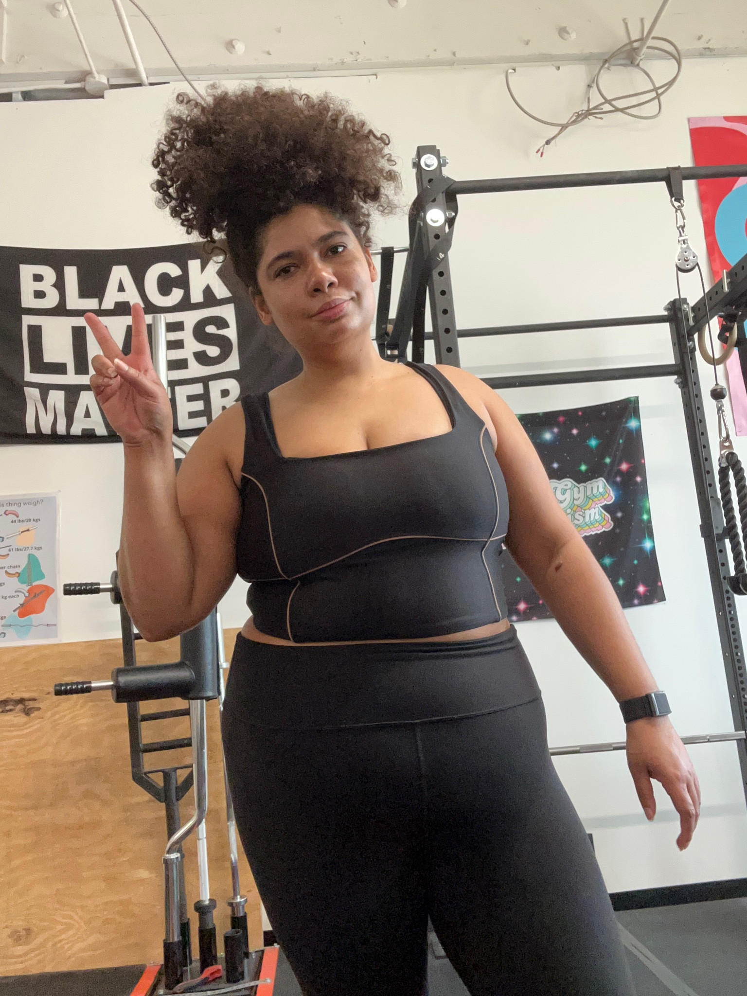 I really love this Abercrombie crop (size xl) 

#LTKunder100 #LTKfit #LTKcurves