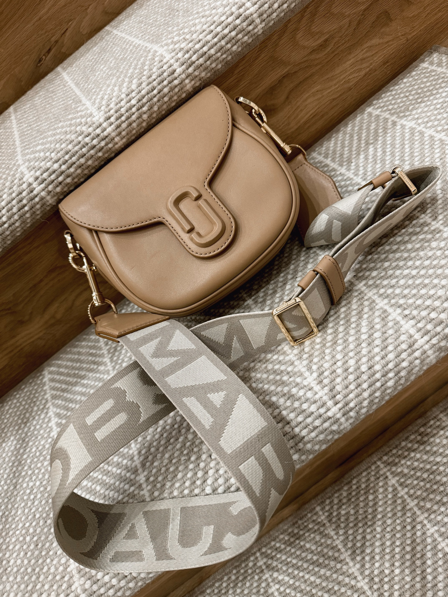 Absolutely LOVE this MJ crossbody🤎 I got it last Christmas! It’s such a good size & color☺️ a great gift idea! 

Marc Jacob’s / purse / bag / gift idea / for her / girls trip / Holley Gabrielle / neutrals 


#LTKStyleTip #LTKItBag #LTKGiftGuide