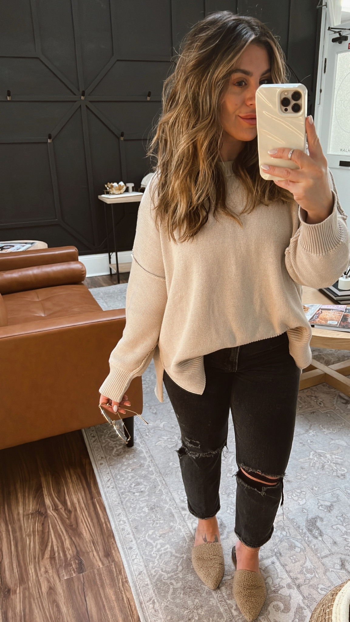 transitioning to Fall fit - hairstylist edition

top: m | jeans: 29 