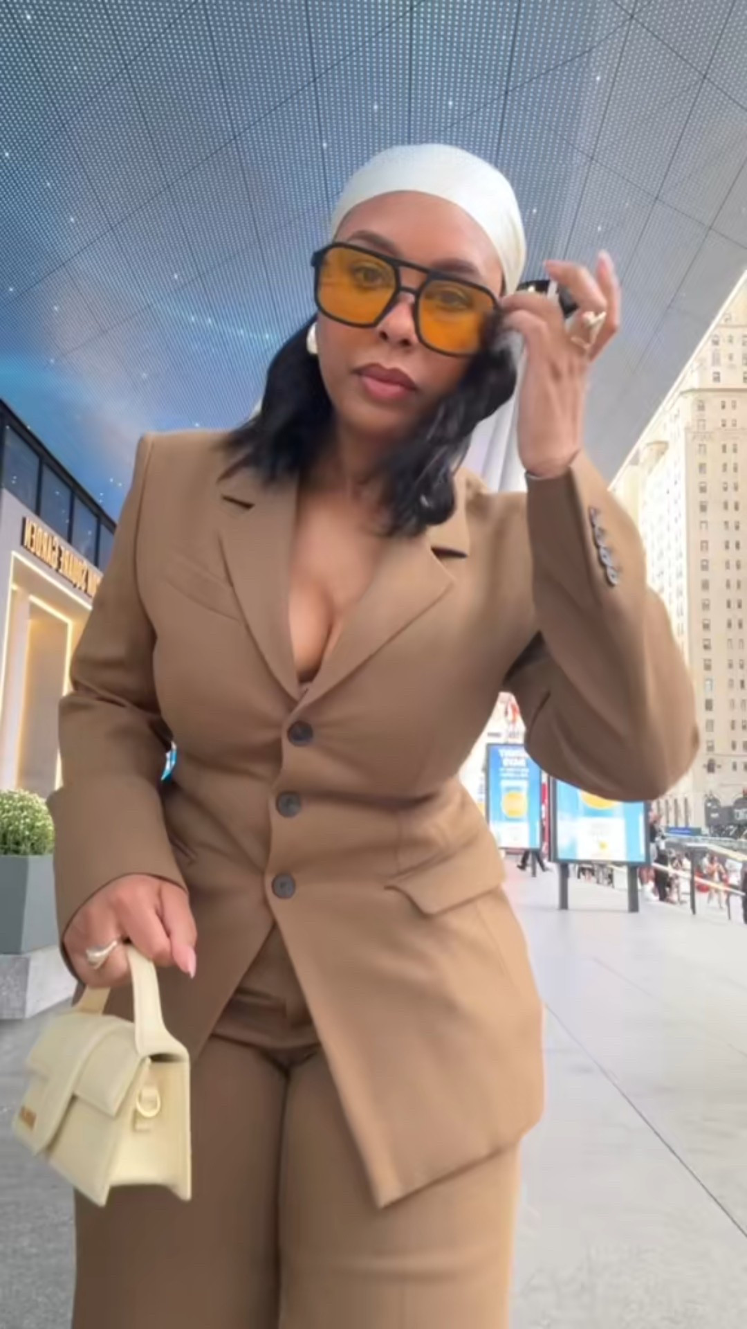 OOTD |  NYFW edition 💫
l love a good
women-in-suits moment! Styled with some of my favorite accessories to give it that feminine flare 💕💋 #ootdinspo #OOTD #fashioninspo #fallfashioninspo #ootdfashion

#LTKFallSale #LTKMidsize #LTKStyleTip