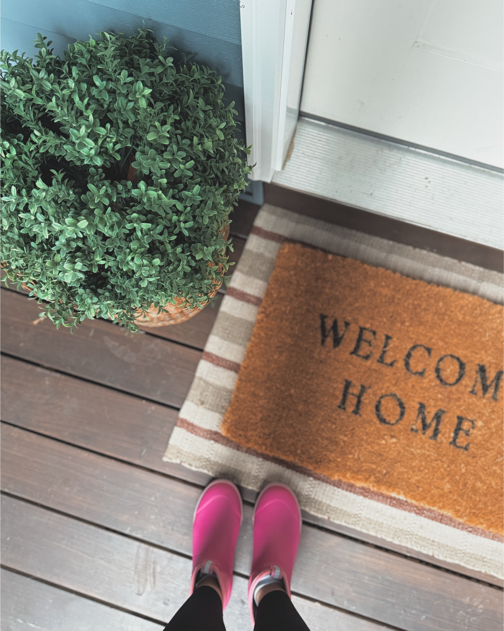 Spring porch refresh has begunn

#LTKHome #LTKSeasonal