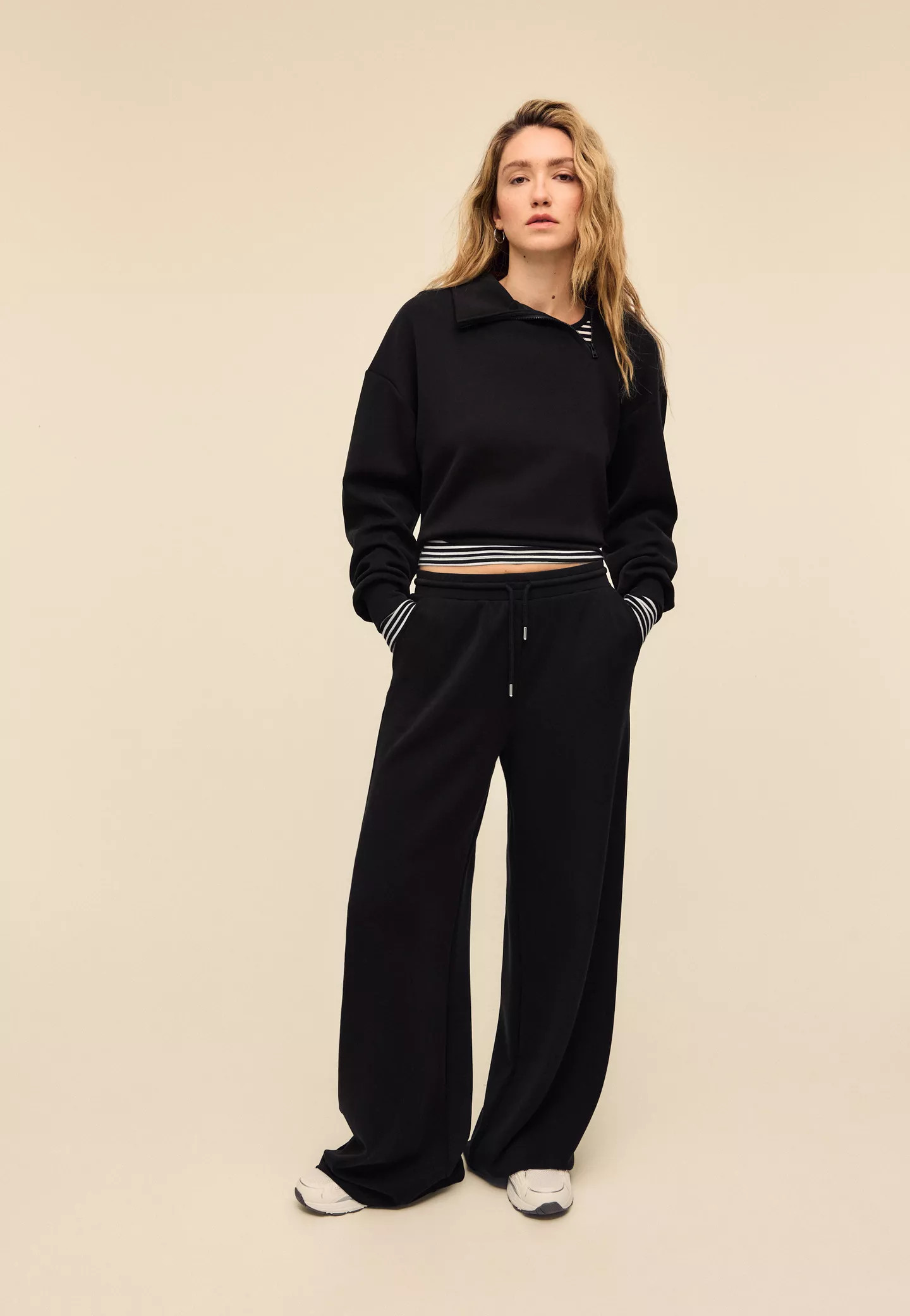 Soft-touch palazzo jogger trousers - Women's fashion | Stradivarius United Kingdom | Stradivarius (UK)