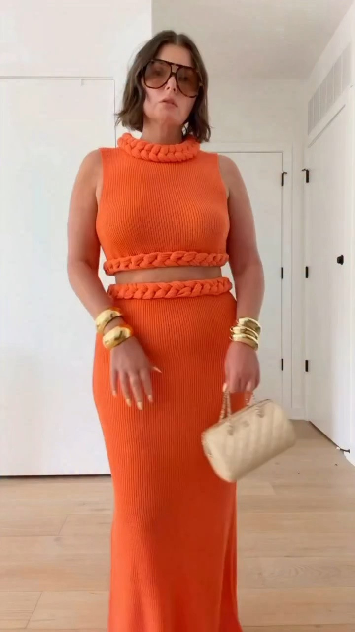 Orange or black set? 🧡🖤 Comment SET for the 🔗

Set runs true to size and is perfect for summer

You can shop all my content on my LTK (search julia.marie.b) or in my bio as well 

https://liketk.it/6i2lS