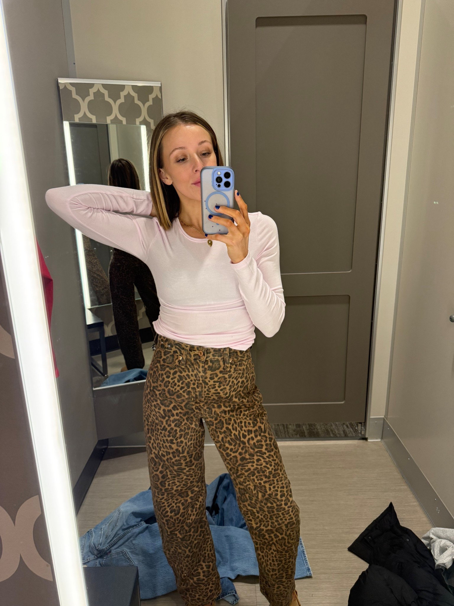 I can’t stop wearing these gap cheetah barrel jeans 🥺

#LTKSaleAlert #LTKmomlife #LTKootd