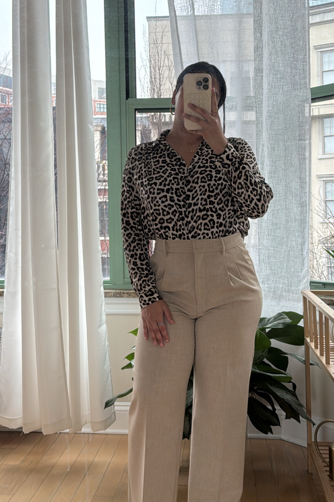 I wore this business casual ootd to the office today. It’s a regular Tuesday and just 1 team meeting on my calendar. I paired this fit with white loafers and some gold Jewlery 



#LTKStyleTip #LTKMidsize #LTKWorkwear