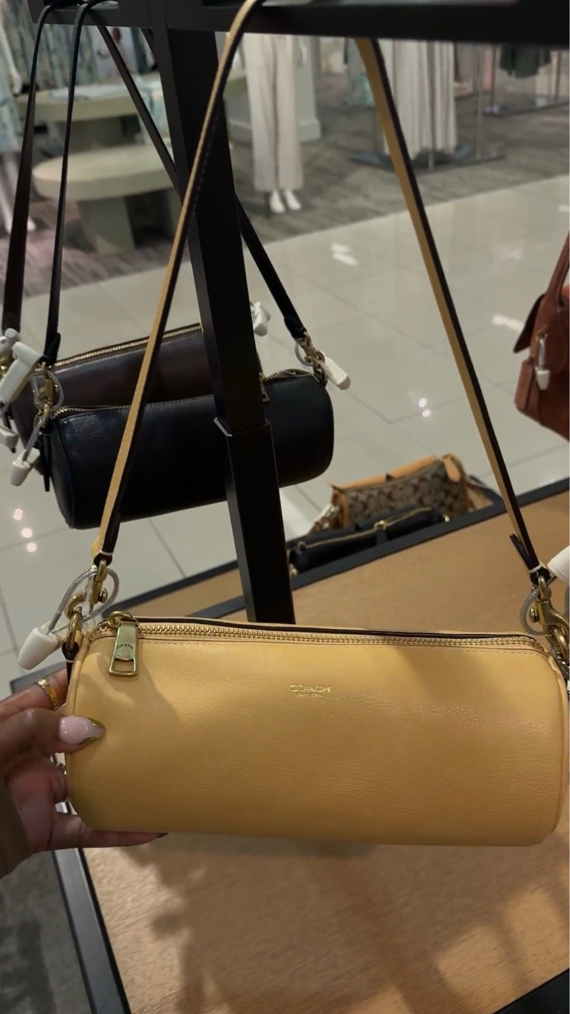 This Coach bag is giving quiet luxury ✨
The perfect little shoulder bag for brunch, date night, errands, or everyday wear. I love how simple and elevated it looks, and the shape is sooo good 🤍

#coachbag #coachoutlet #designerfinds #luxestyle #everydaybag #handbaglover #neutralstyle #ltkfinds #fashionfinds

#LTKootd #LTKSeasonal #LTKvlog