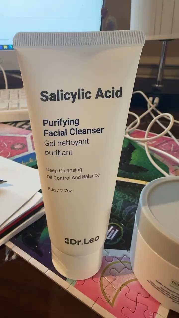 Blackheads don’t stand a chance 🖤 This Dr. Leo cleanser + clay mask duo deeply cleans pores, controls oil, and leaves skin feeling smooth + fresh. Such a good deal right now.

#poreskincare
#acnecare
#oilyskin
#claymask

#LTKgrwm #LTKBeauty #LTKselfcare