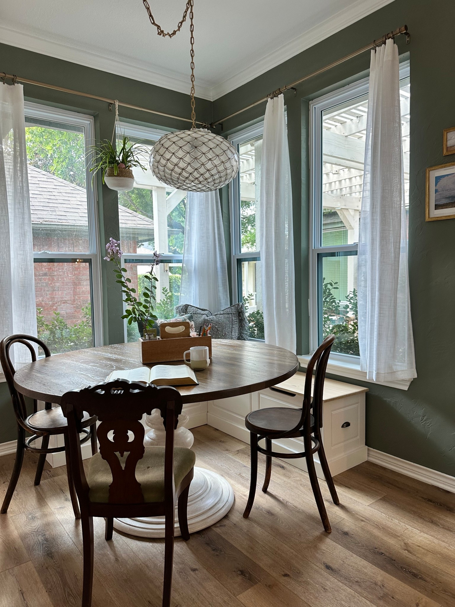 Dining room banquette that you don’t have to hire a contractor for 👊🏻

#LTKHome