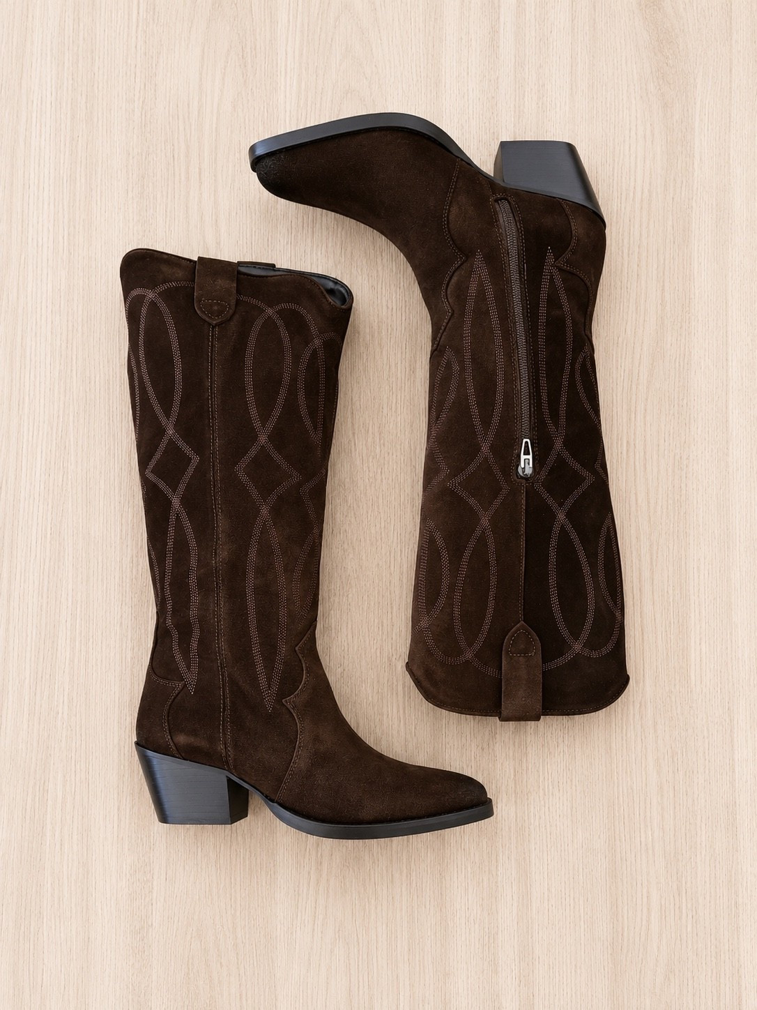 Dolce Vita Klancy Knee High Western Boot. 

Fit: 🤎 True to size! I’d stick with your normal size for the best fit. The knee-high silhouette is super flattering, and the cushioned footbed makes these comfy enough to wear all day.